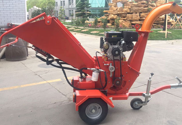 帶發動機的碎木機